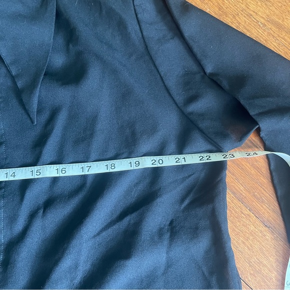 🖤Henri Bendel Blouse - Picture 2 of 6